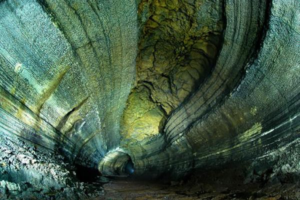 South-Korea-Jeju-Manjanggul-Lava-Tube-Cave (1)
