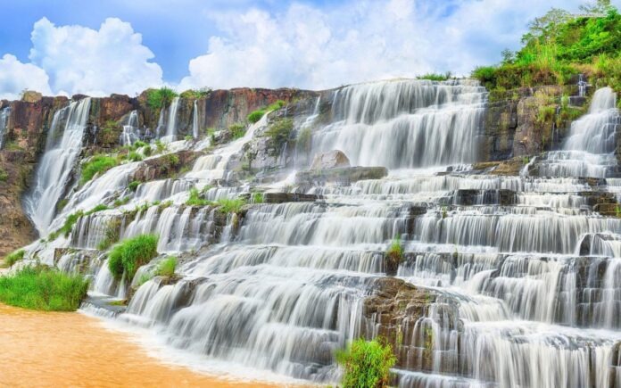Vietnam_Da_Lat_Pongour_Waterfall (2)